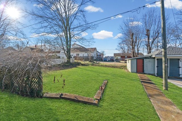 211 N Oak St, Springfield, TN 37172