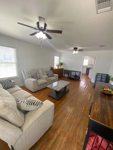 616 Florence St, Kerrville, TX 78028