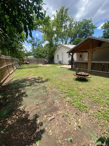 616 Florence St, Kerrville, TX 78028