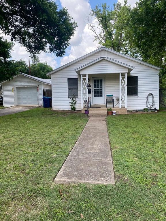 616 Florence St, Kerrville, TX 78028