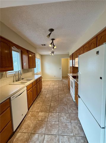 9 Dunedin Drive, Bella Vista, AR 72715