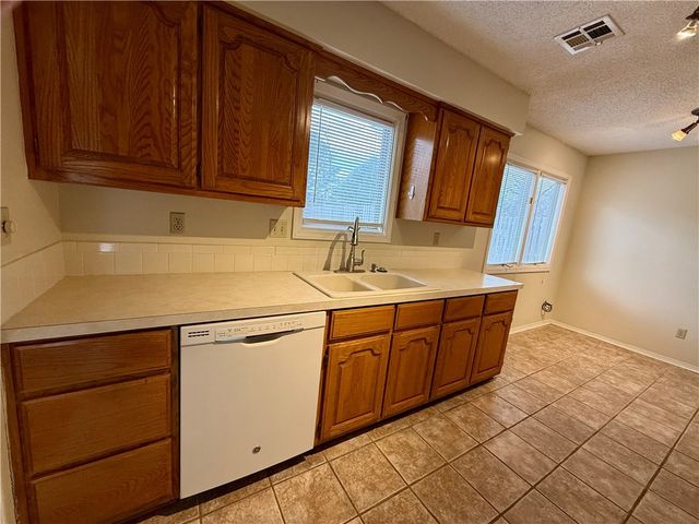 9 Dunedin Drive, Bella Vista, AR 72715