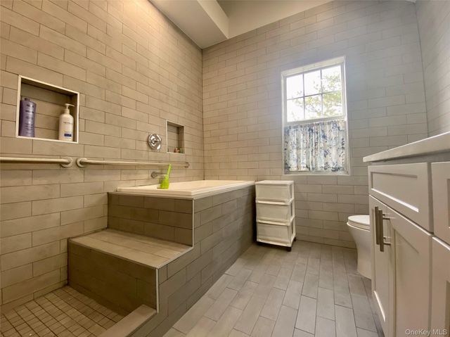 83 Roundtop Road, Yonkers, NY 10710