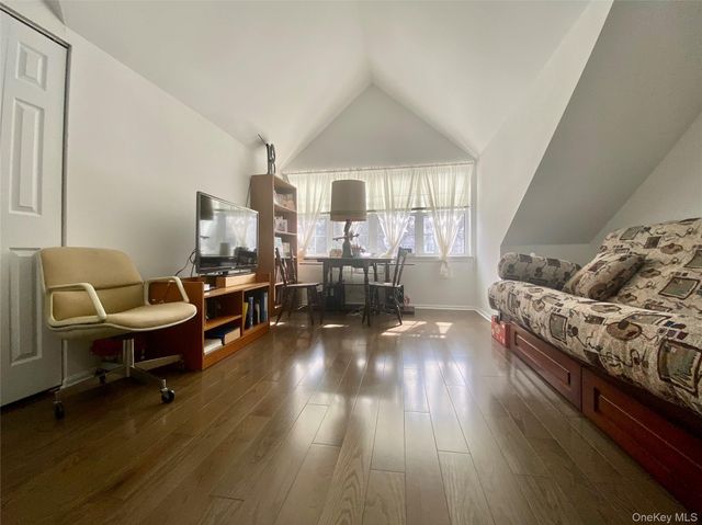 83 Roundtop Road, Yonkers, NY 10710