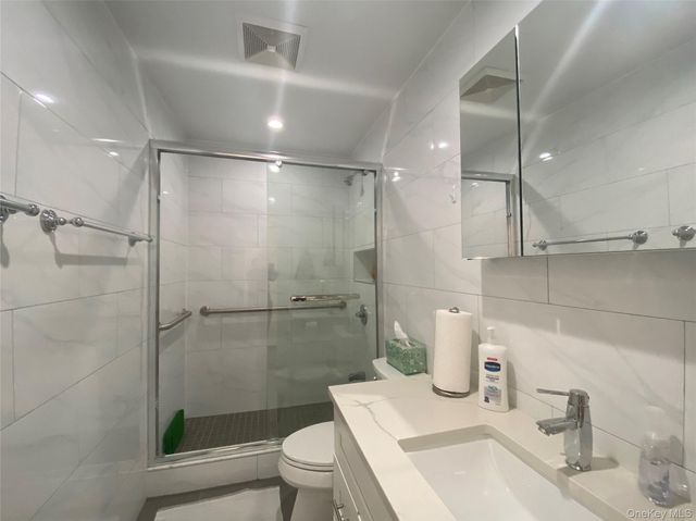 83 Roundtop Road, Yonkers, NY 10710