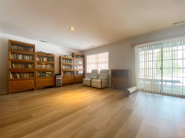 83 Roundtop Road, Yonkers, NY 10710