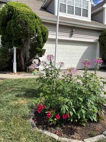 83 Roundtop Road, Yonkers, NY 10710