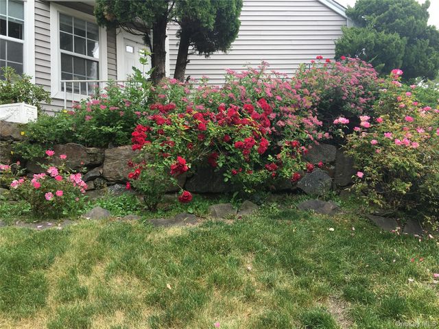 83 Roundtop Road, Yonkers, NY 10710