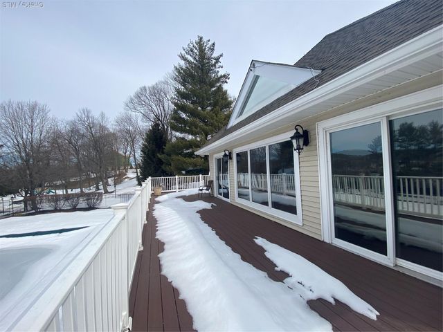 83 Roundtop Road, Yonkers, NY 10710