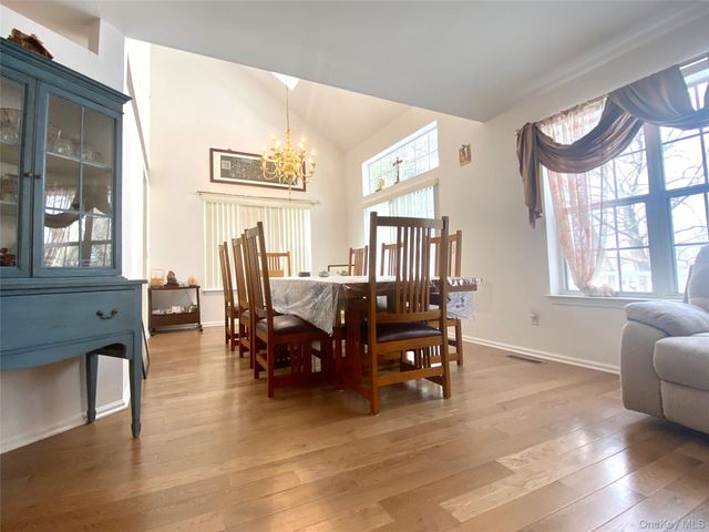 83 Roundtop Road, Yonkers, NY 10710