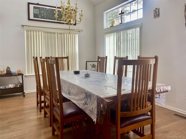 83 Roundtop Road, Yonkers, NY 10710