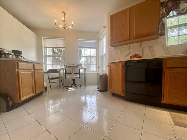 83 Roundtop Road, Yonkers, NY 10710