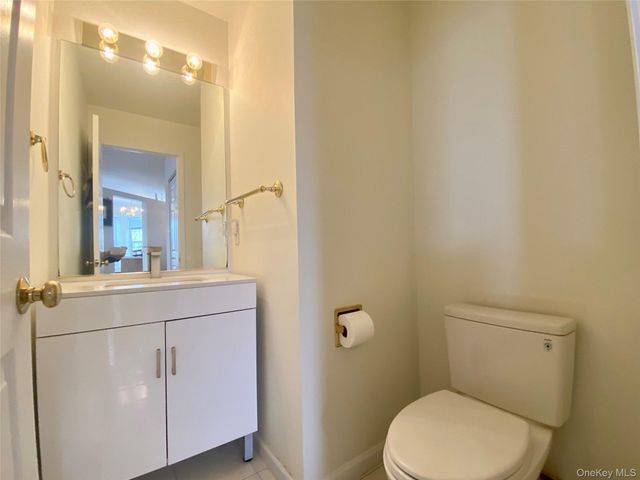 83 Roundtop Road, Yonkers, NY 10710