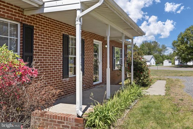 4 SWAN DR, Fredericksburg, VA 22405