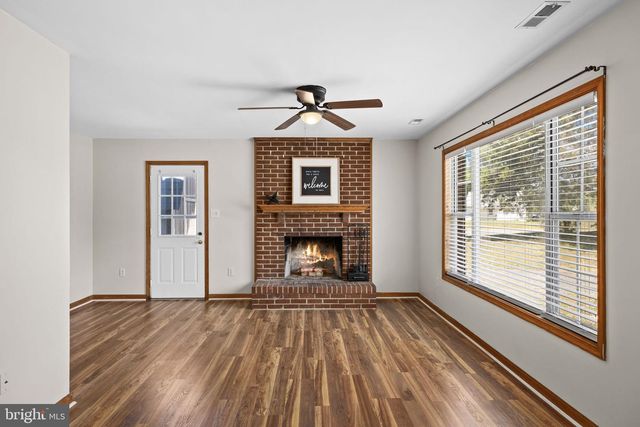 4 SWAN DR, Fredericksburg, VA 22405