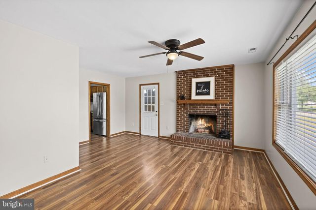 4 SWAN DR, Fredericksburg, VA 22405