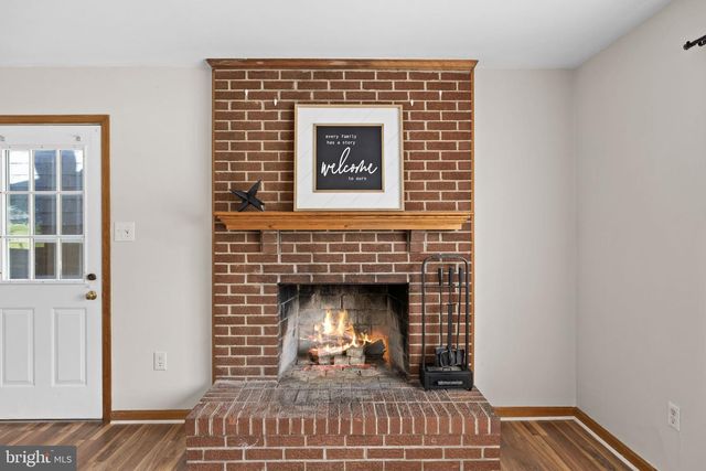 4 SWAN DR, Fredericksburg, VA 22405