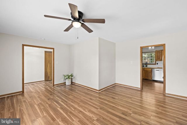 4 SWAN DR, Fredericksburg, VA 22405