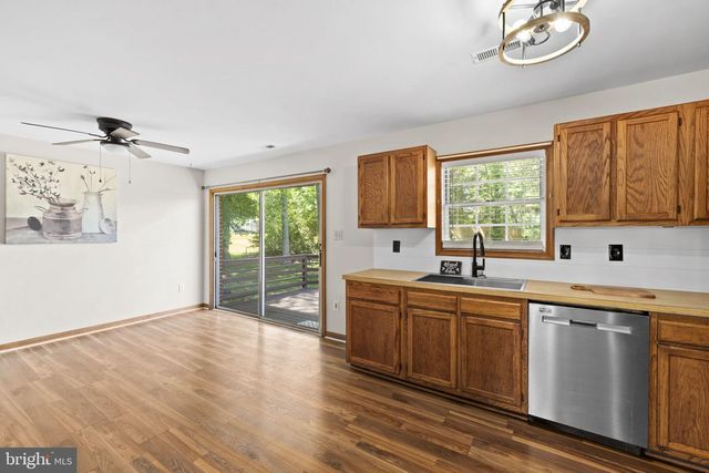 4 SWAN DR, Fredericksburg, VA 22405