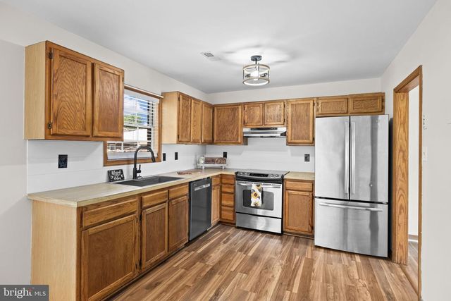 4 SWAN DR, Fredericksburg, VA 22405