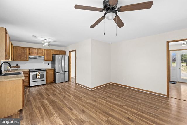 4 SWAN DR, Fredericksburg, VA 22405