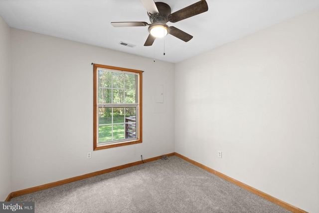 4 SWAN DR, Fredericksburg, VA 22405