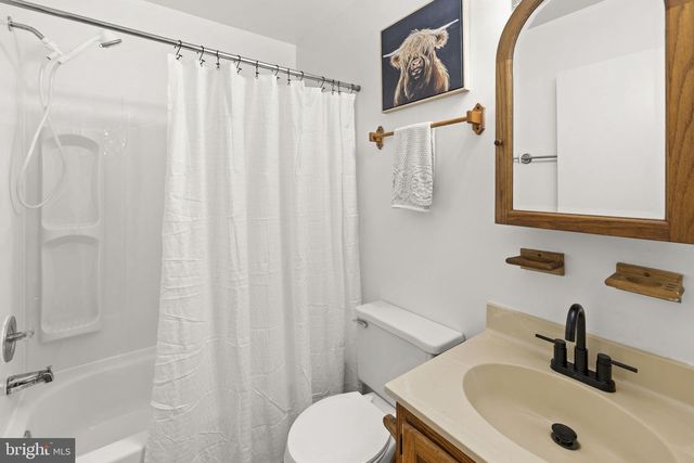 4 SWAN DR, Fredericksburg, VA 22405