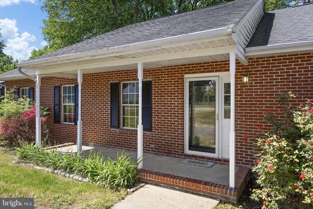 4 SWAN DR, Fredericksburg, VA 22405