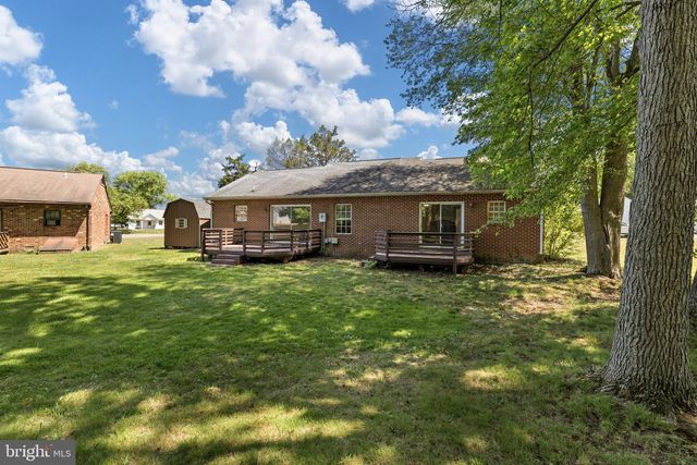 4 SWAN DR, Fredericksburg, VA 22405