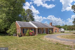 4 SWAN DR, Fredericksburg, VA 22405