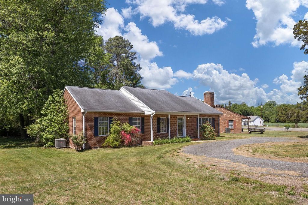 4 SWAN DR, Fredericksburg, VA 22405
