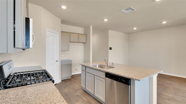 224 Kickapoo LN, Kyle, TX 78640