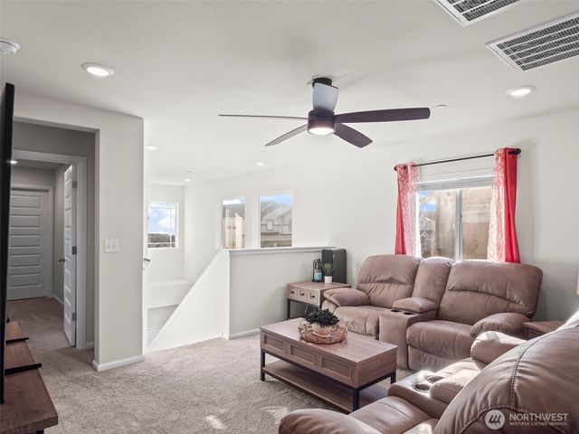 1155 Panoramic Loop, Bremerton, WA 98312