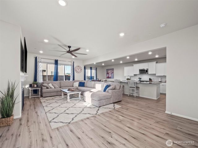 1155 Panoramic Loop, Bremerton, WA 98312