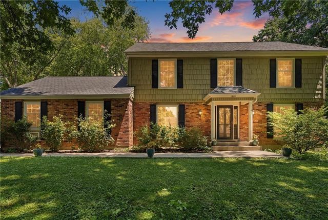 12841 Pembroke Circle, Leawood, KS 66209