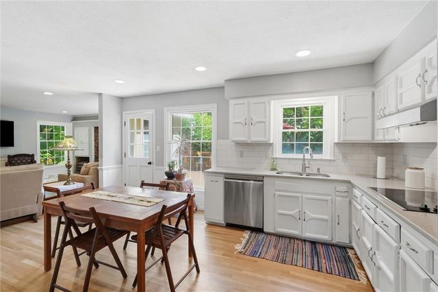 12841 Pembroke Circle, Leawood, KS 66209