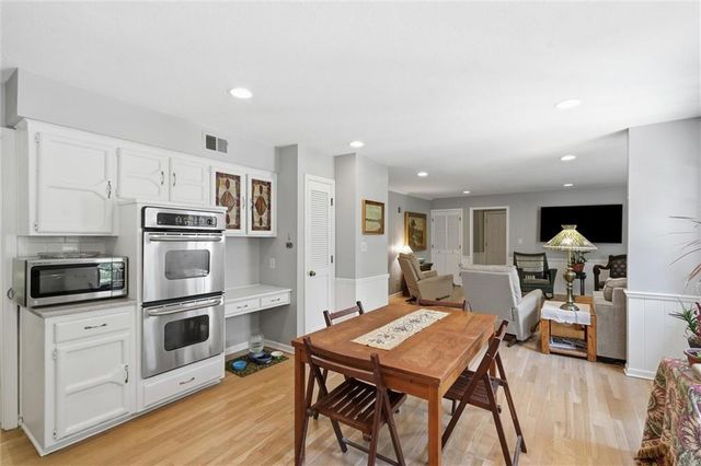 12841 Pembroke Circle, Leawood, KS 66209
