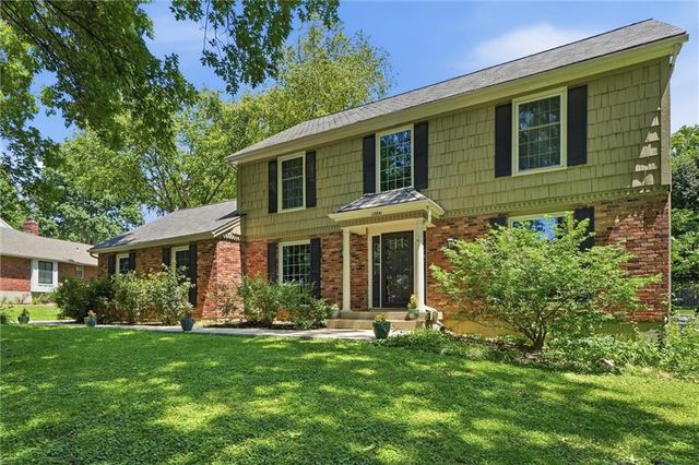 12841 Pembroke Circle, Leawood, KS 66209