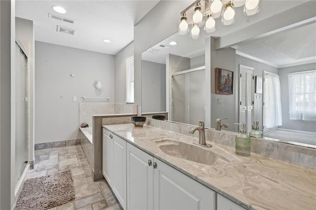 12841 Pembroke Circle, Leawood, KS 66209