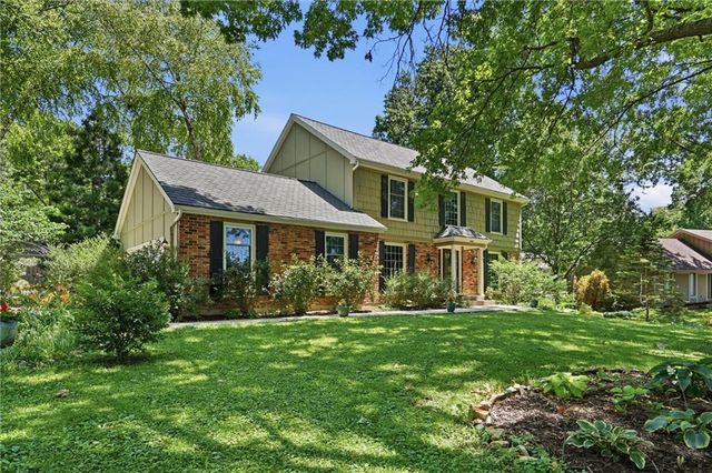 12841 Pembroke Circle, Leawood, KS 66209