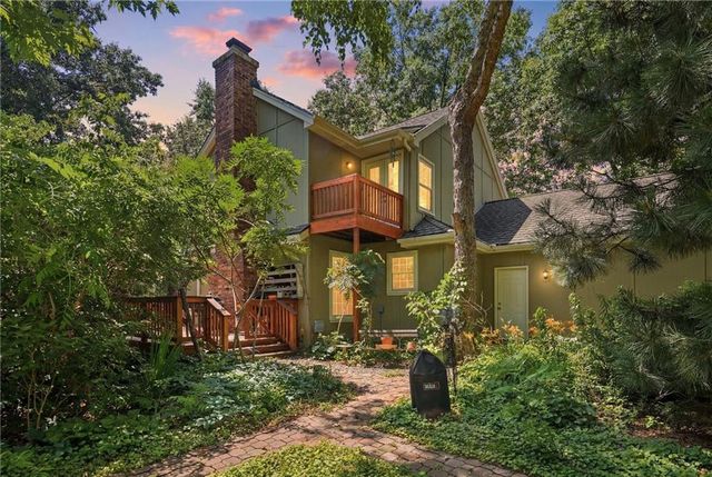 12841 Pembroke Circle, Leawood, KS 66209