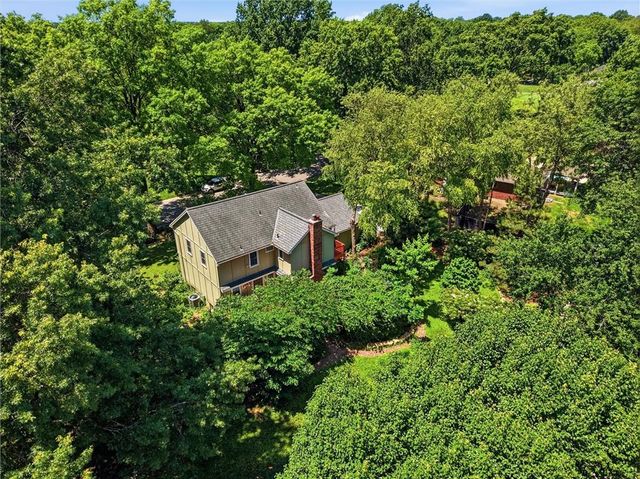 12841 Pembroke Circle, Leawood, KS 66209