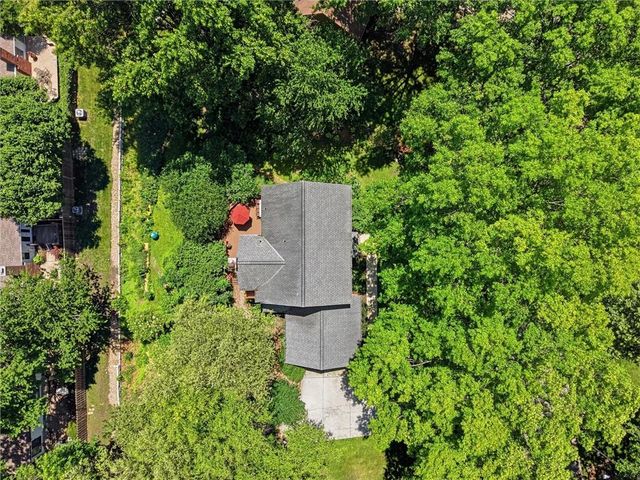 12841 Pembroke Circle, Leawood, KS 66209