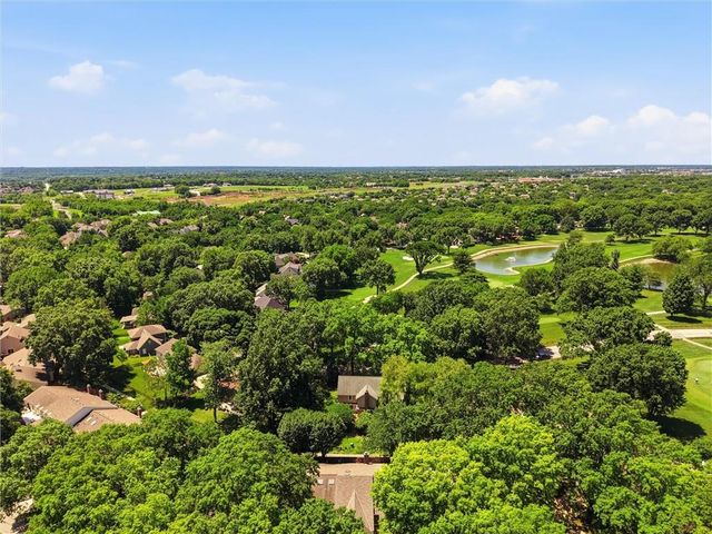 12841 Pembroke Circle, Leawood, KS 66209