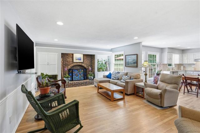 12841 Pembroke Circle, Leawood, KS 66209