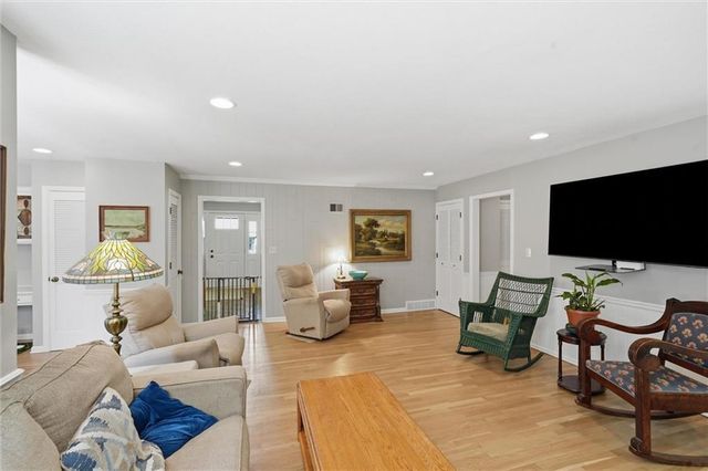 12841 Pembroke Circle, Leawood, KS 66209
