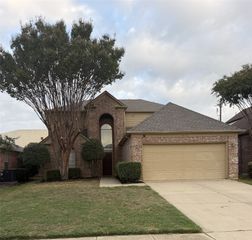 913 Waterford Way, Euless, TX 76039