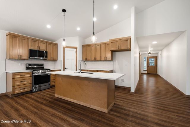 2224 Maverick Ct, Sandpoint, ID 83864