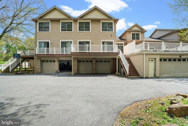 105 HIGH POINTE DR, Hummelstown, PA 17036