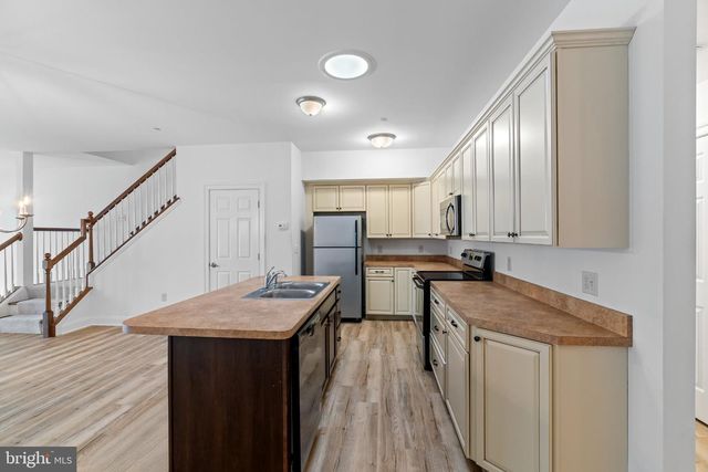 105 HIGH POINTE DR, Hummelstown, PA 17036